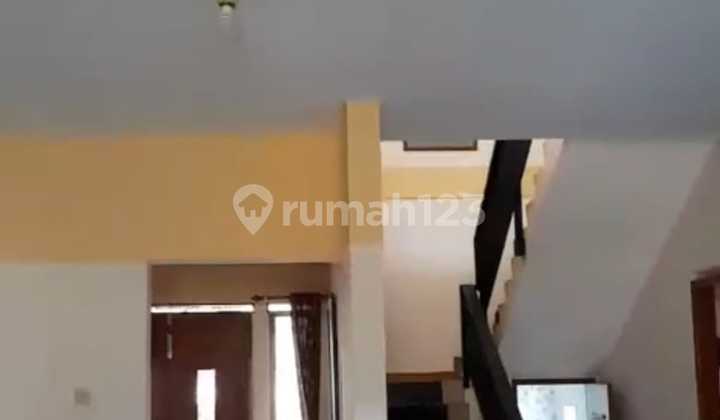 Jual Rumah Nyaman Dengan Taman Belakang di Sariwangi Bandung