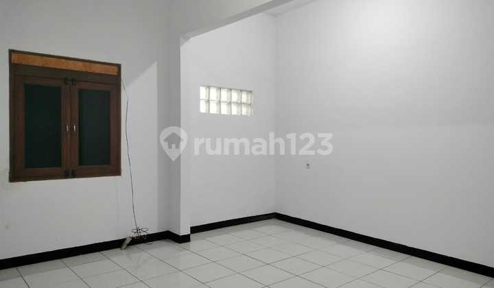 Comfortable House for Sale in Sayap Pasirkaliki Bandung 2