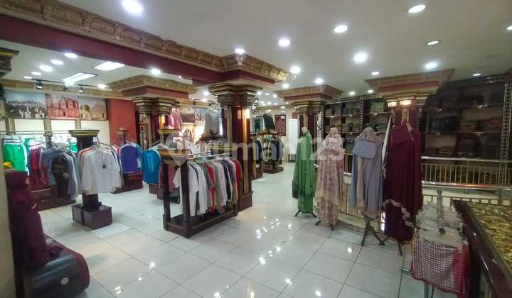 Good 4-Story Shop House for Sale on Otto Iskandar Otista, Bandung 1