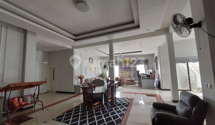 Rumah dengan Gor Badminton Dijual di Padasuka Bandung