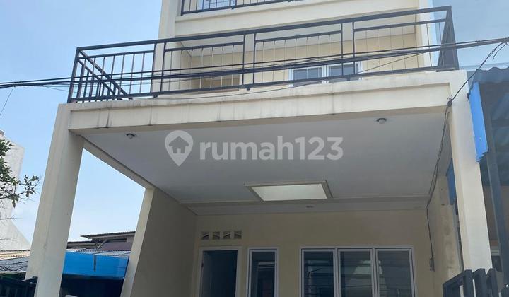 Rumah Brand New Minimalis 3 Lantai di Kelapa Gading
