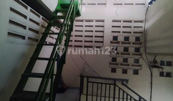 Investment Boarding House 29 Rooms Wide, Spacious Carport in Kelapa Gading