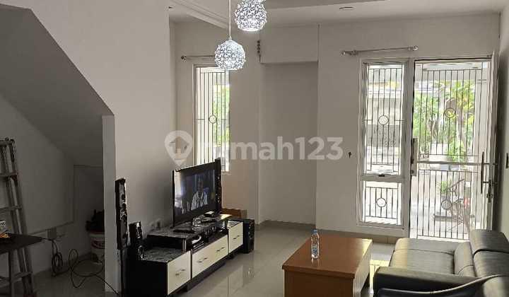 Rumah Abbey Road 2 Kamar 2 Lantai di Sedayu City