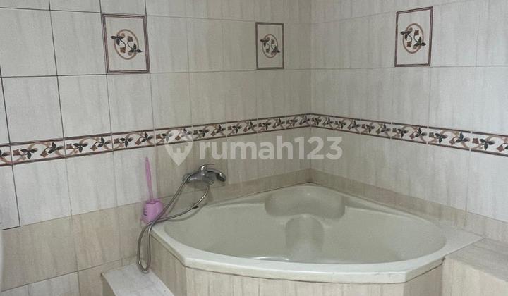 Magnificent Artistic Well-Maintained House, 5+1 Bedrooms, 4 Carports in Sunter 2