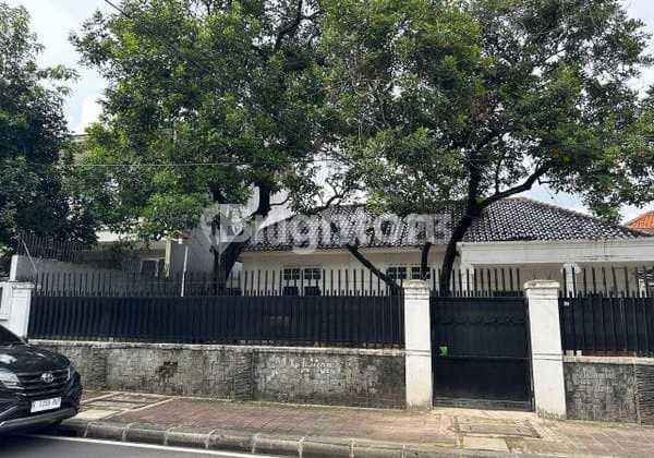 Rumah Cocok Cafe, Kos, Dekat Perempatan Jalan Banyak Cafe di Menteng
