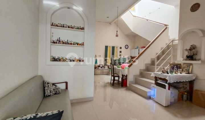 House Already Renovated, Elevated From Road 4+1 Rooms in Gading Indah Kelapa Gading 2