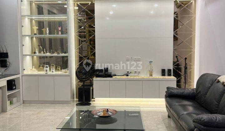 Rumah 3 Lantai Desain Interior Minimalis Modern di Kelapa Gading 1