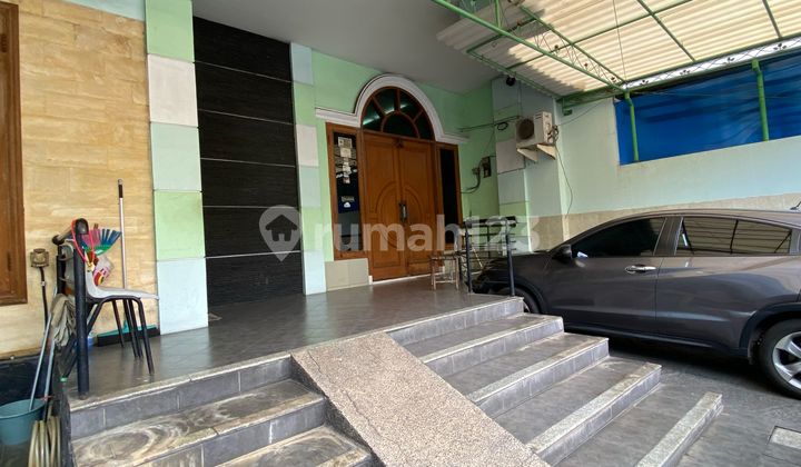Wide 4+1 Bedroom House, 2.5 Floors with Spacious Carport in Kelapa Gading 2