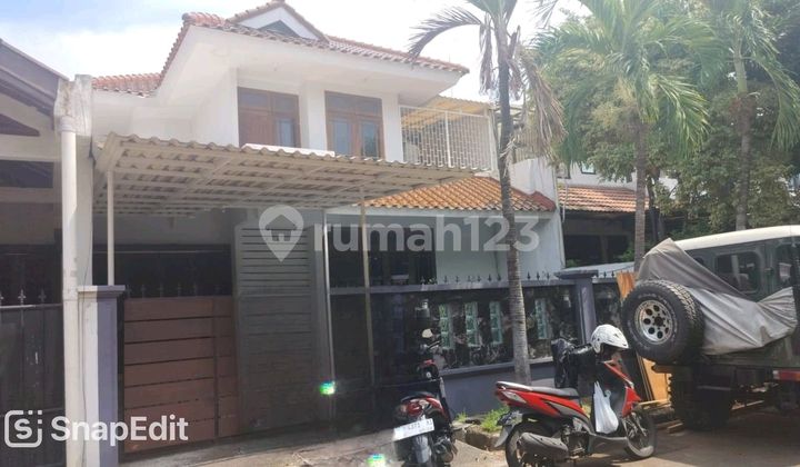 Spacious 5-Bedroom House for Rent in Rawamangun, Flood-Free Area Spacious 5-Bedroom House for Rent in Rawamangun, Flood-Free Area