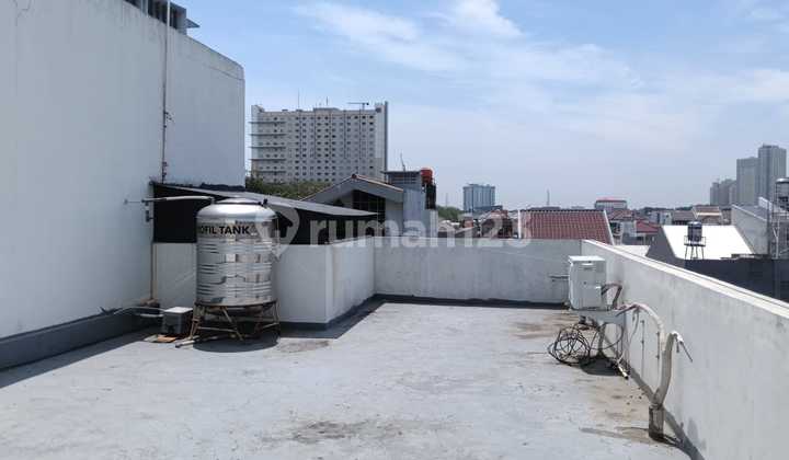 For Rent Minimalist House Fits 3 Cars In Kelapa Gading 2