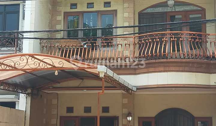 Rumah 5 Kamar 3 Lantai Jalan 3 Row Tinggi Dari Jalan di Kelapa Gading