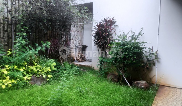 Classic Luxury Comfortable House in Permata Hijau