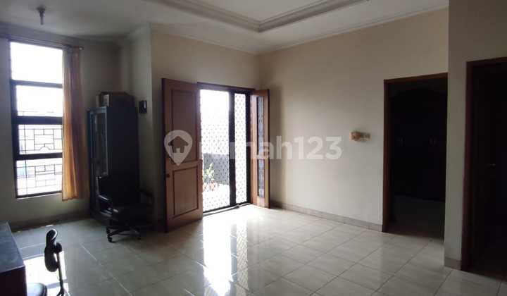 Rumah Tinggal + Usaha 5+1 Kamar 3 Carport di Alur Laut Plumpang 2