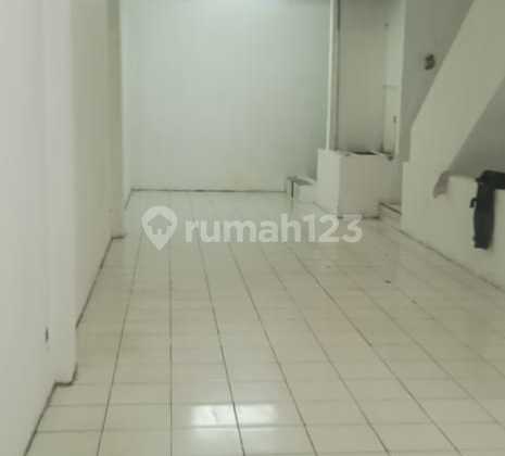 3-Story Commercial Shop House in Sunter 3-Story Commercial Shop House in Sunter