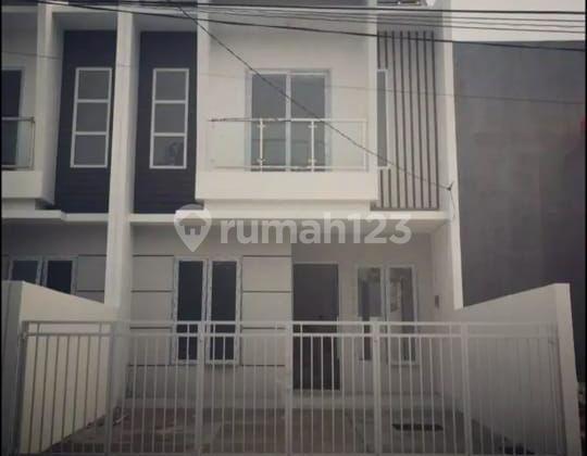 Rumah Minimalis 2 Carport, 1 Sekuriti Gate + Cctv Di Kelapa Gading