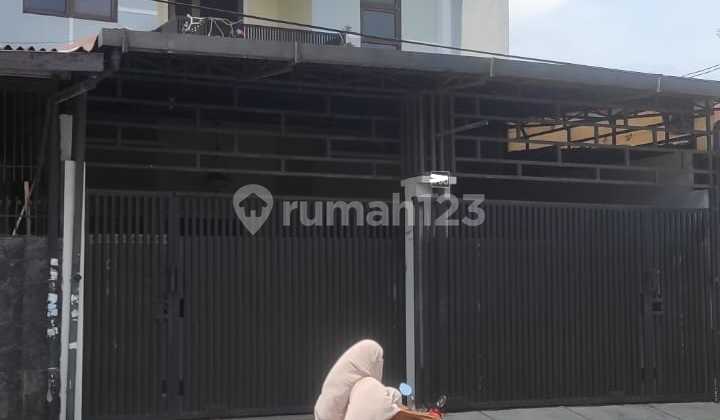 Rumah Tinggal + Usaha 5+1 Kamar 3 Carport di Alur Laut Plumpang