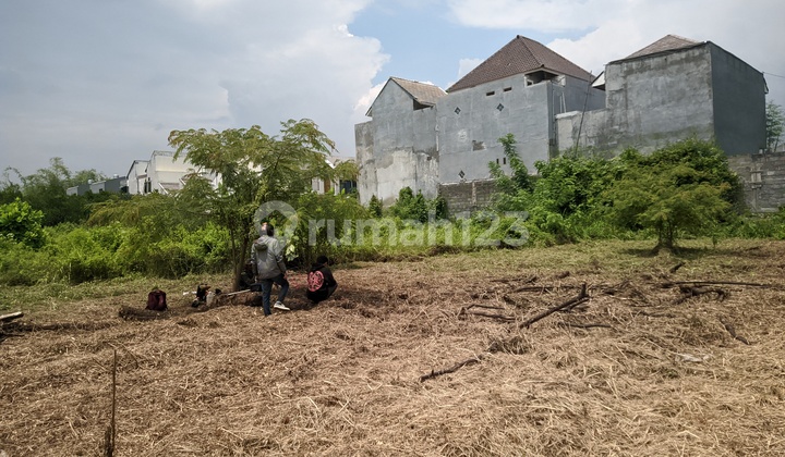 Ready-to-Build Land in a Prime Location with Access to Public Facilities