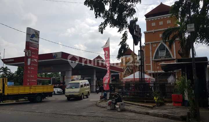 Spbu Strategis Jakarta Barat, Fasilitas Kafe, Mushola , Bengkel dan Kios Kios. Spbu Strategis Jakarta Barat, Fasilitas Kafe, Mushola , Bengkel dan Kios Kios.