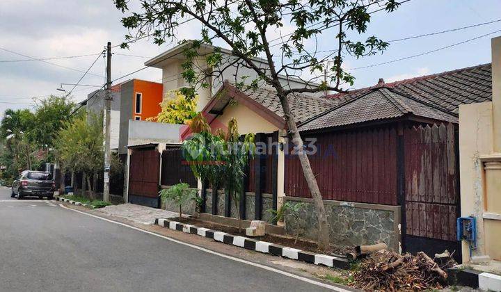 Rumah lebar semi furnish siap huni lokasi tengah kota 1