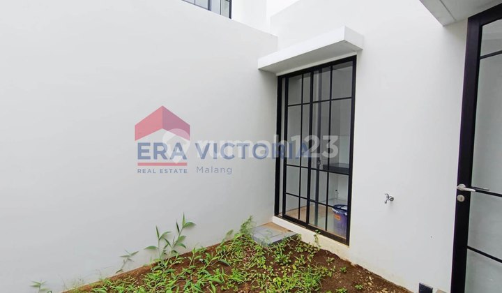 2-Story House Ready to Occupied, Suitable for Family or Office Living 2