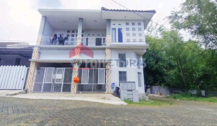 Rumah Kost 2 Lantai Lokasi Sangat Strategis Dekat Universitas Ternama
