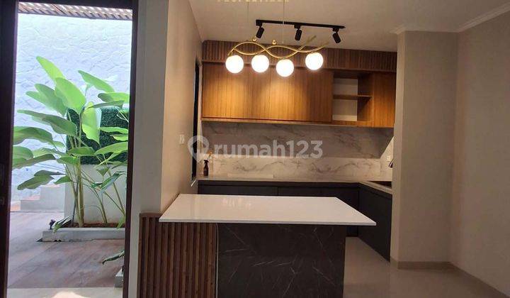 Rumah 2 Lantai Bagus Semi Furnished di Griya Loka, Tangerang 2