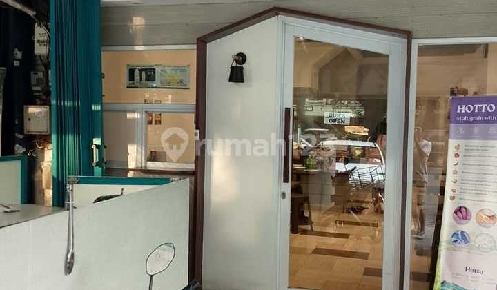 Harus Terjual Ruko Lima Lantai Siap Usaha dan Pinggir Jalan Besar Nego Sampai Deal Harus Terjual Ruko Lima Lantai Siap Usaha dan Pinggir Jalan Besar Nego Sampai Deal