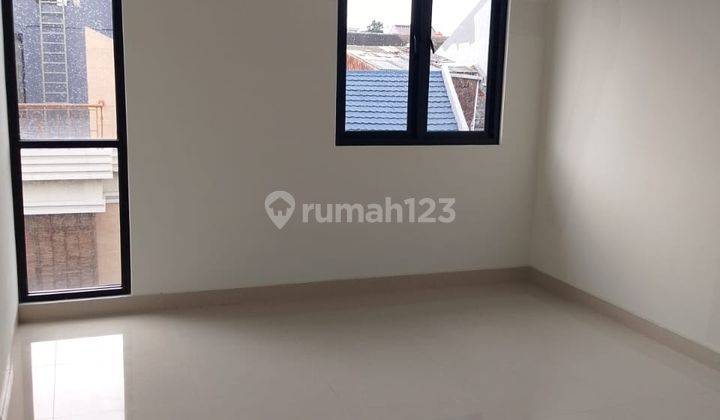 Jual Rumah Baru Murah Bagus lokasi Strategis Bebas Banjir Unfurnished SHM Tomang, Jakarta Barat Nego Sampai Deal 1