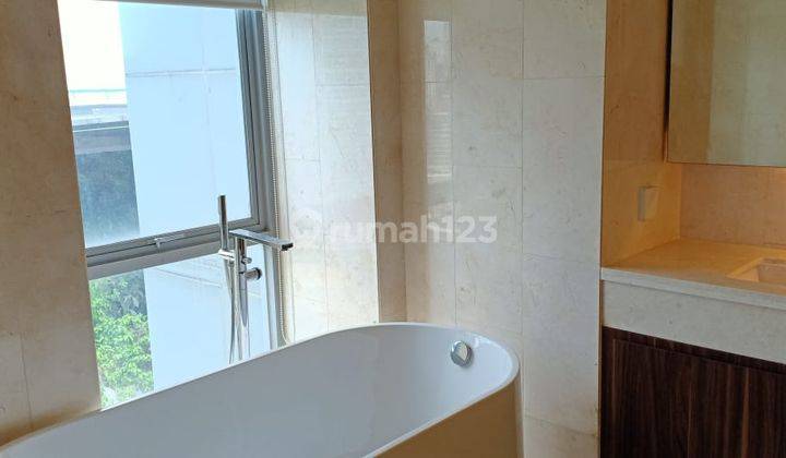 Senopati Suites Rare Unit With High Ceiling And Spacious Balcony 2