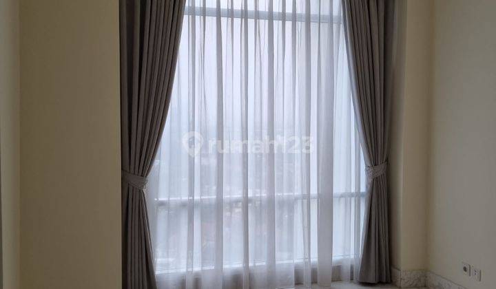 Sewa Apartemen Botanica Type 2 2+1 BR limited Unit With City View, Good Condition, Spacious Living Room With Balcony And Private Lift 2