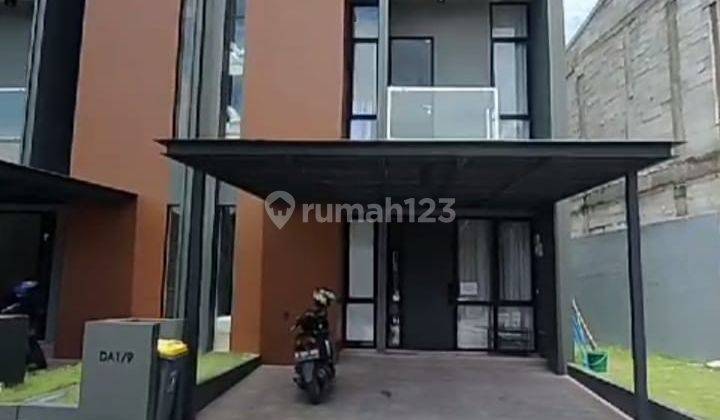 RUMAH CANTIK SIAP HUNI 2 LANTAI DILENGKAPI TAMAN BERMAIN, JOGGING TRACK  DAN KOLAM RENANG DALAM CLUSTER 1