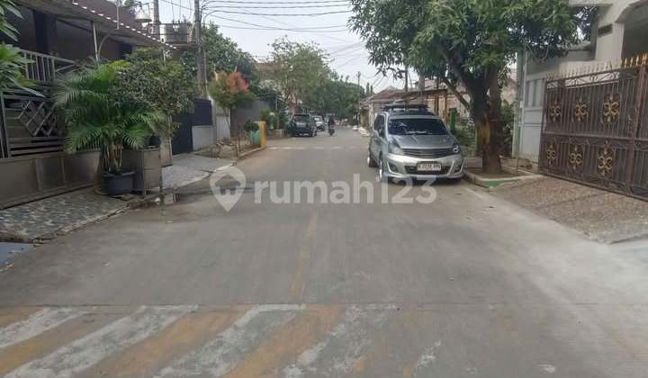 RUMAH CANTIK DENGAN ROW MOBIL LUAS DI LINGKUNGAN STRATEGIS DI BEKASI TIMUR REGENCY, CIMUNING, BEKASI 2