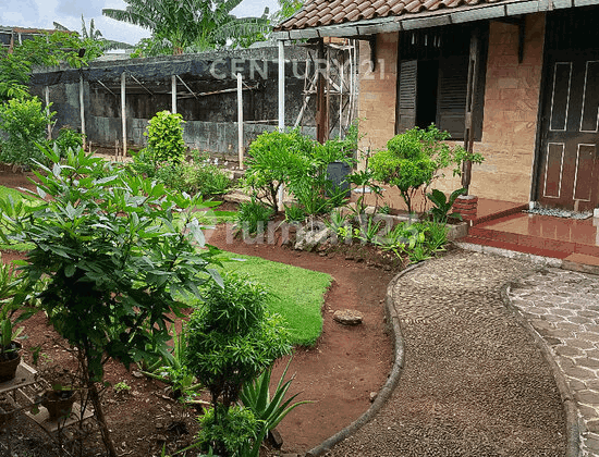 Rumah Luas dan Asri Dalam Komplek Perumahan di Jakapermai S9280