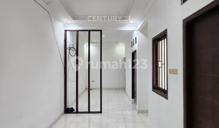 Ready-to-Occupy Residential Home in Sumur Batu Kemayoran R2220