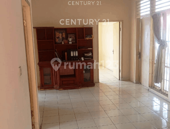 2-Story Hook House Strategically Located in Duren Sawit, Ideal for Boarding House R2251