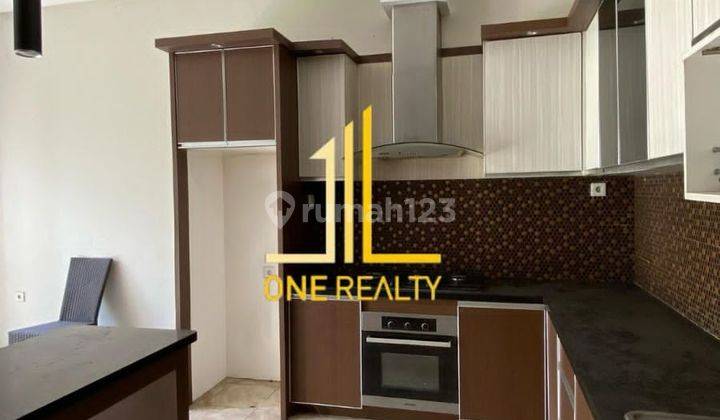 Rumah 3 Lantai Bagus Semi Furnished di Kota Baru Parahyangan 2