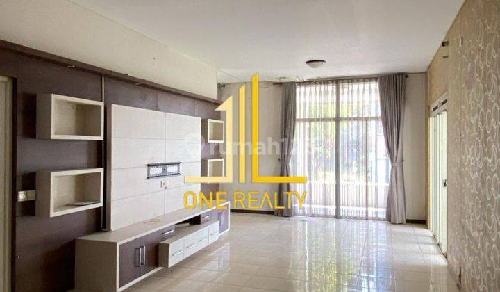 Rumah 3 Lantai Bagus Semi Furnished di Kota Baru Parahyangan 1