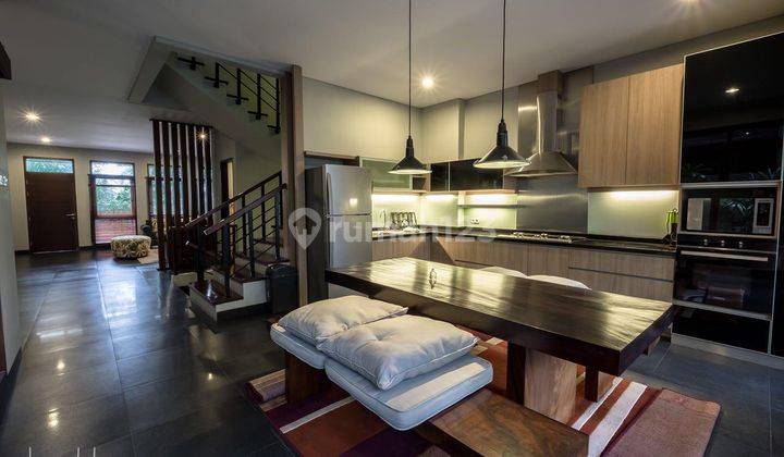 Rumah 2 Lantai Bagus Furnished di Setra Duta, Bandung 1