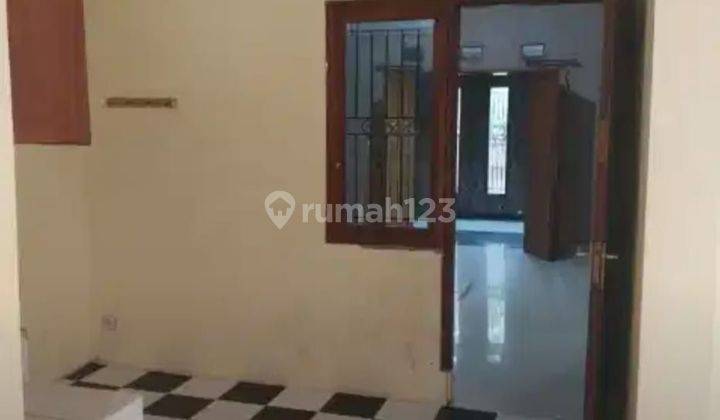 Dijual rumah minimalis 2 lantai terawat 1