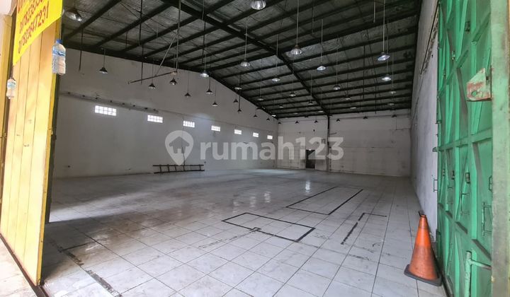 Ruang-usaha Murah Luas 500.0 M² Bentuk Blong Di Moch Toha