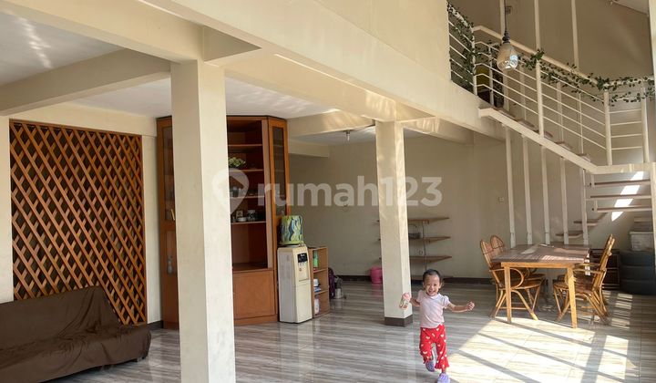 Affordable 3-Story Shop House, 130.0 M² Area, Semi-Furnished, Freehold Title in Cipadung 2