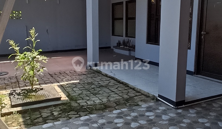 Rumah Disewakan Murah Cocok Utk Usaha Dan Kantor Di Mainroan Antapani