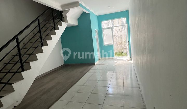 Affordable 3-Story Shop House, 100.0 M² Area, SHM, Unfurnished in Palasari, Cibiru