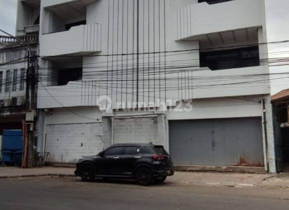 Disewakan Ruko 3 Lantai Di Jalan Utama Jen Sudirman 1