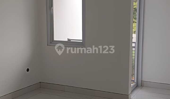 Rumah Murah 2 Lantai Siap Huni Bagus SHM di Puri Cisaranten 2