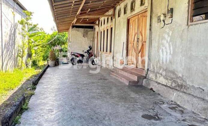 HOUSE IN A QUIET AND COMFORTABLE STRATEGIC LOCATION ON JL TRENGGANA PENATIH 2