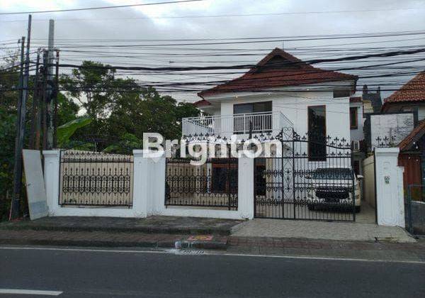 RUMAH MEWAH SIAP HUNI 2 LANTAI DI PINGGIR JALAN SEMINYAK 1