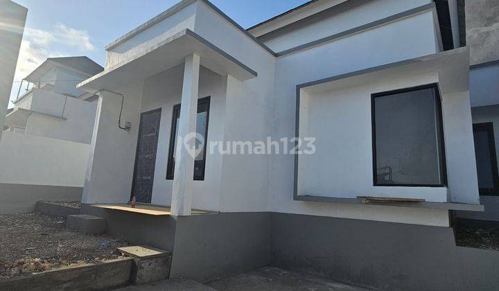 tampak depan rumah baru murah cocok untuk