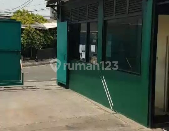 Take Warehouse in Pglar Kali Angke, central West Jakarta. Take Warehouse in Pglar Kali Angke, central West Jakarta.