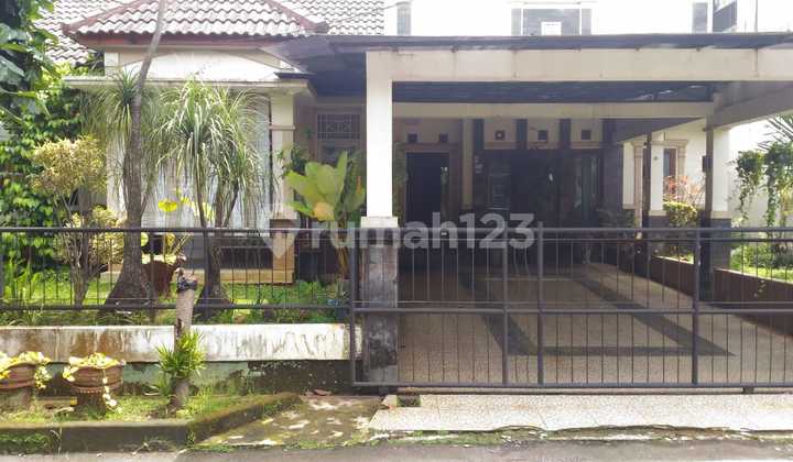 Houses in Taman Yasmin Bogor Asri have many openings.